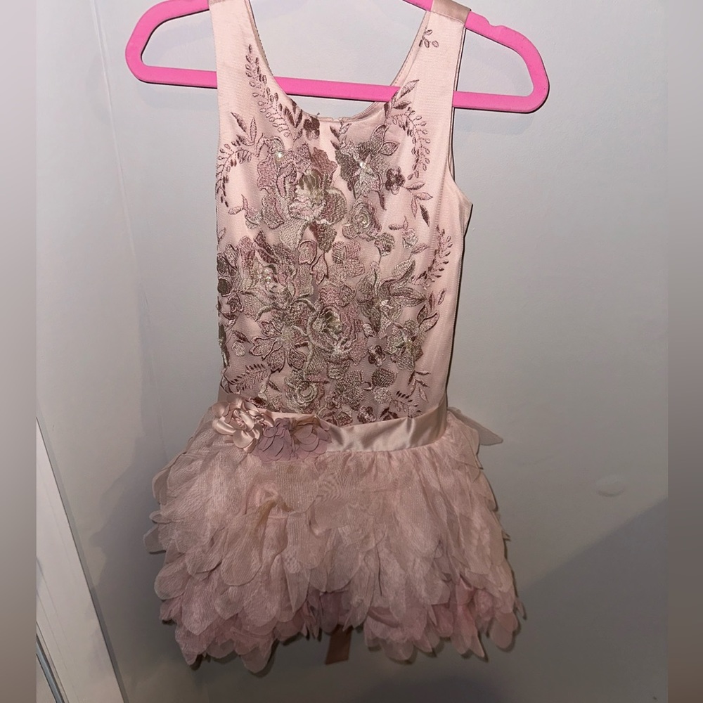 Girls dress Biscotti dress size 7 worn once. From
BOUTIQUE